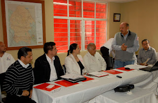 El alcalde Ernesto Valdés dio la bienvenida a los asistentes a la presentación del proyecto del Programa de Desarrollo turistico para Arteaga..jpg
