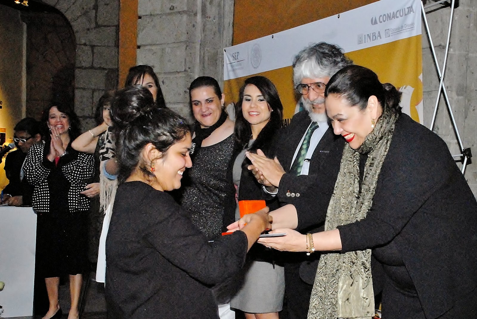 Karla Belinda Amezcua 1er Lugar DiseÃ±o de Telas.jpg