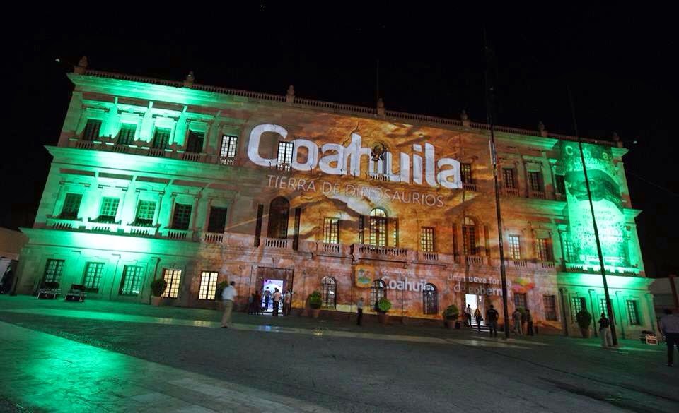 El Gobernador Rubén Moreira Valdez firma el decreto Coahuila Tierra de Dinosaurios 290414 (5).jpg
