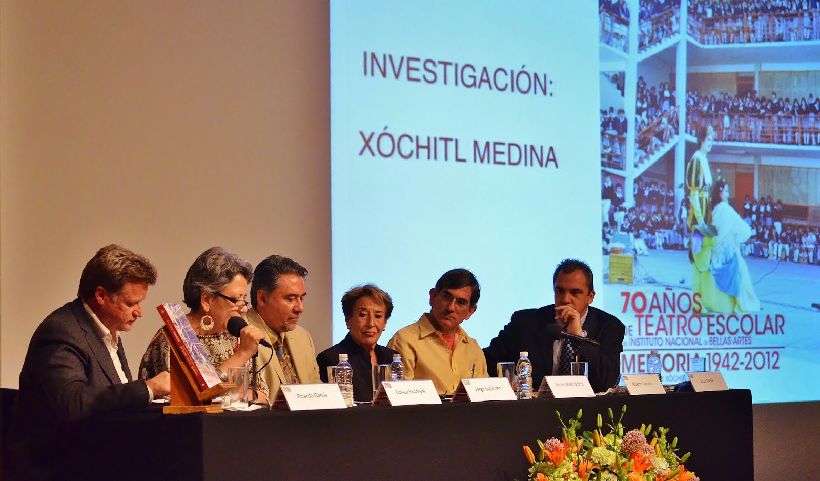 Presentación_de_Libro_en_la_Sala_Manuel_M.Ponce.jpg