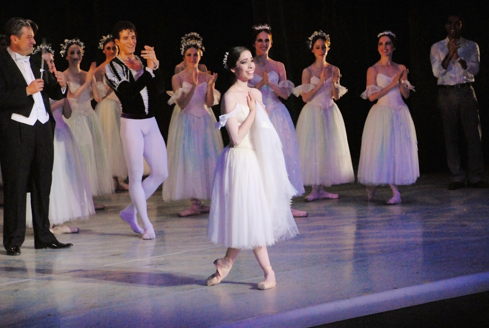 Ana Elisa Mena, primera bailarina de la CND.jpg
