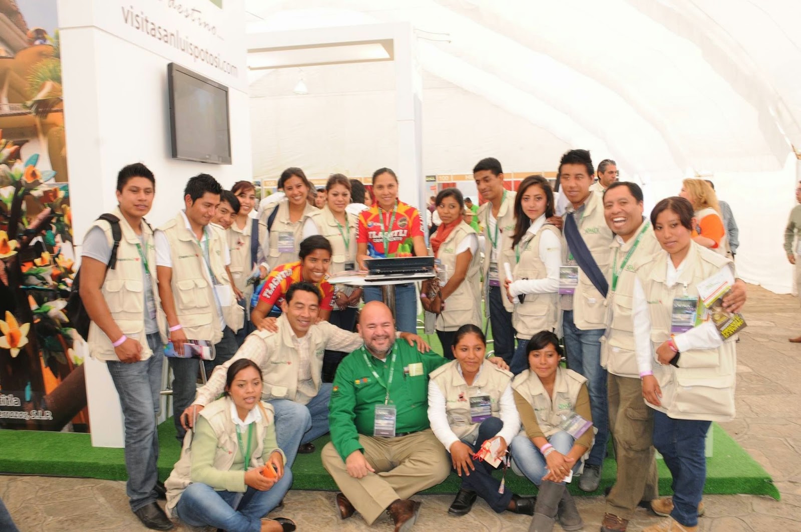TLACHTLI TRABAJANDO CON ALUMNOS DE CHIAPAS.jpg