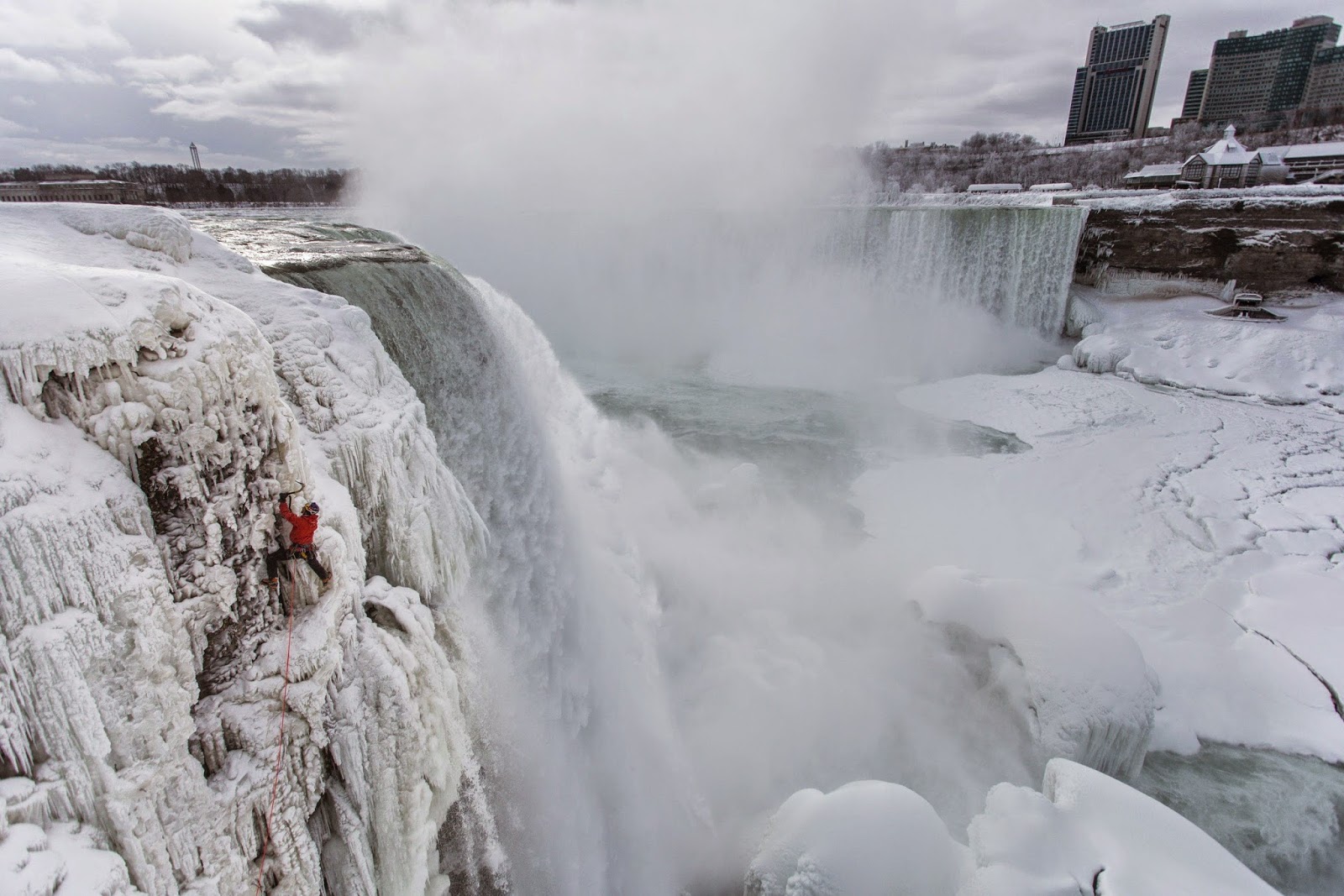 Will Gadd realiza histÃ³rico ascenso de Cataras de NiÃ¡gara_Foto Christian Pondella_RedBullContentPool.jpg