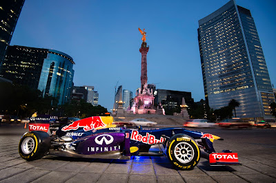 1. El coche de la exhibición de Infiniti Red Bull Racing F1 Show Run_Foto Marcos Ferro_Red Bull Content Pool_.jpg