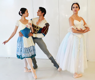 F1  Mayuko Nihei, Argenis Montalvo y Bárbara Treviño.jpg