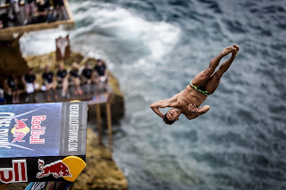 Jonathan Paredes durante Red Bull Cliff Diving en Azores 2015_Foto_Dean Treml_Red Bull Content Pool.jpg