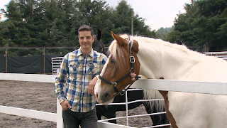 Max con caballos.png