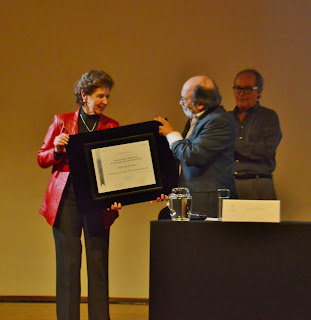 Entrega de Premio a Jorge A. Mora°.jpg