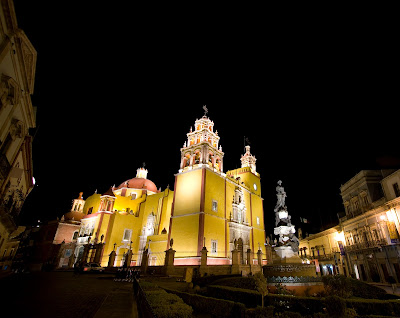 Plaza de la Paz de noche.jpg