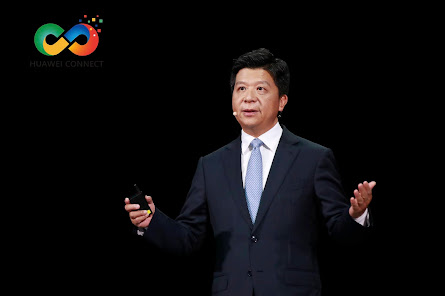Guo Ping delivers a keynote speech.jpg
