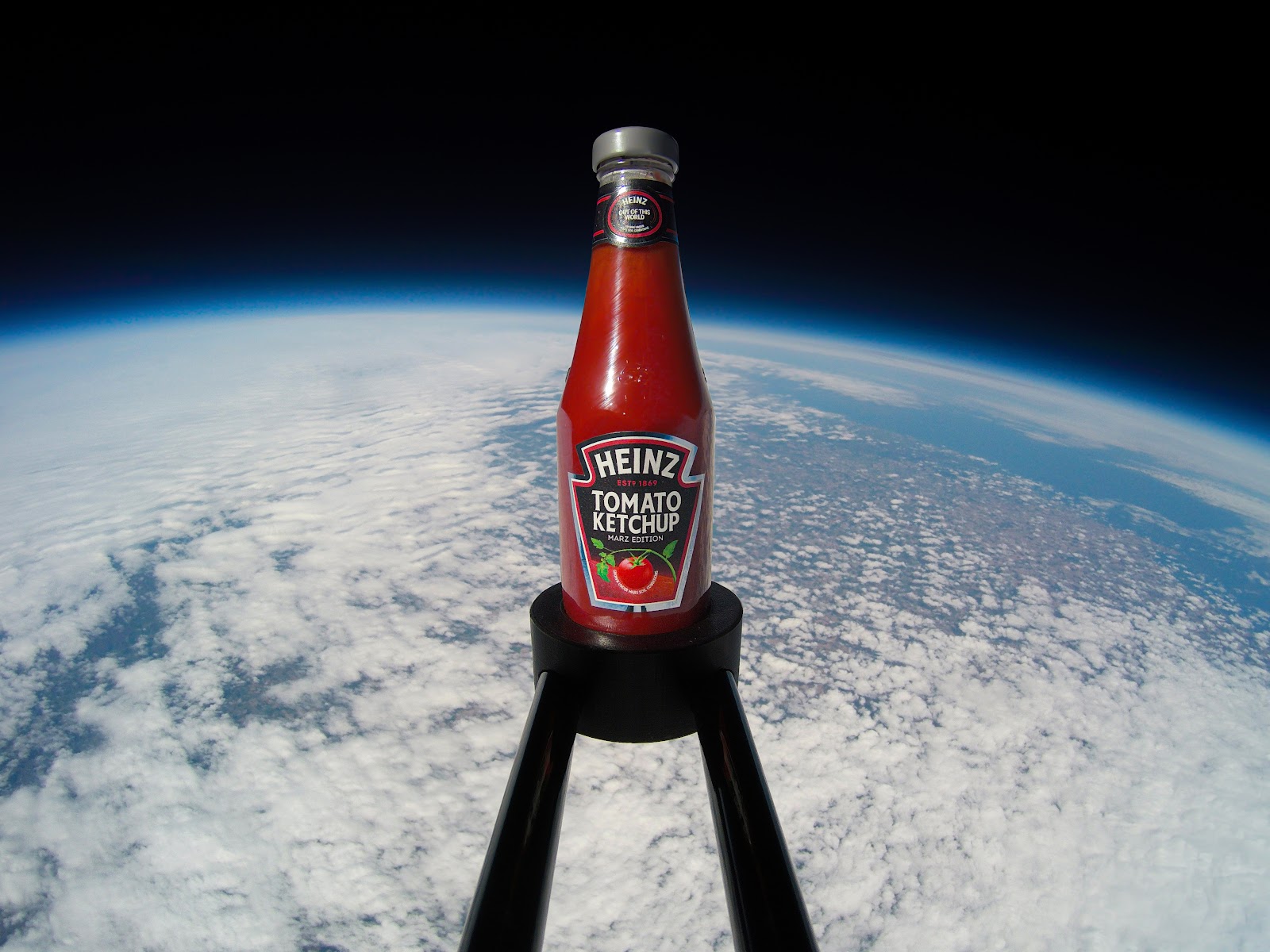 houston-tenemos-una-ketchup-164306616.jpg